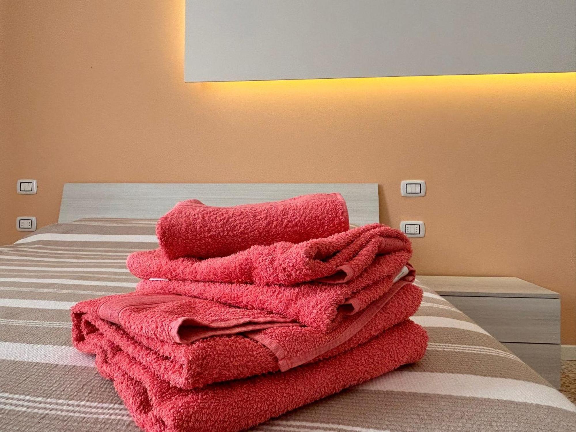 Casa Daura - Your Comfortable Apartment In Bologna - Parking Exterior foto